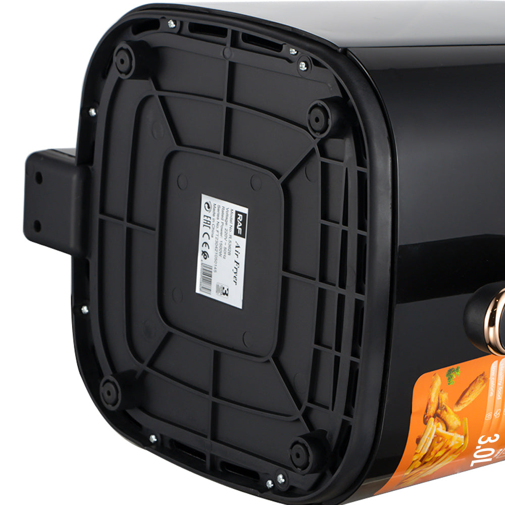 Onderkant van de RAF Air Fryer 3L in zwart, toont het stevige ontwerp en antislipvoetjes voor stabiliteit tijdens het koken.