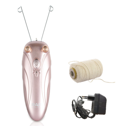 Vooraanzicht van de RAF Epilator op een witte achtergrond, met een rol epileerdraad ernaast en een lader eronder. Pijnloze en effectieve oplossing voor langdurig gladde huid.