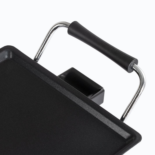 Close-up van de handgreep van een elektrische Teppanyaki grill met koelblijvende handvatten